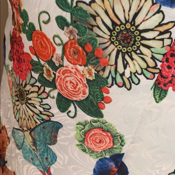 🆕! This dress is gorgeous and the mannequin isn’t doing it justice 🙈 - Picture 5 of 5